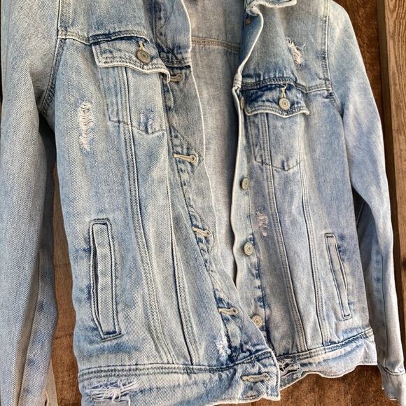 Old Navy Distressed Ripped Denim Jacket- Light Wash Jean - Picture 2 of 10